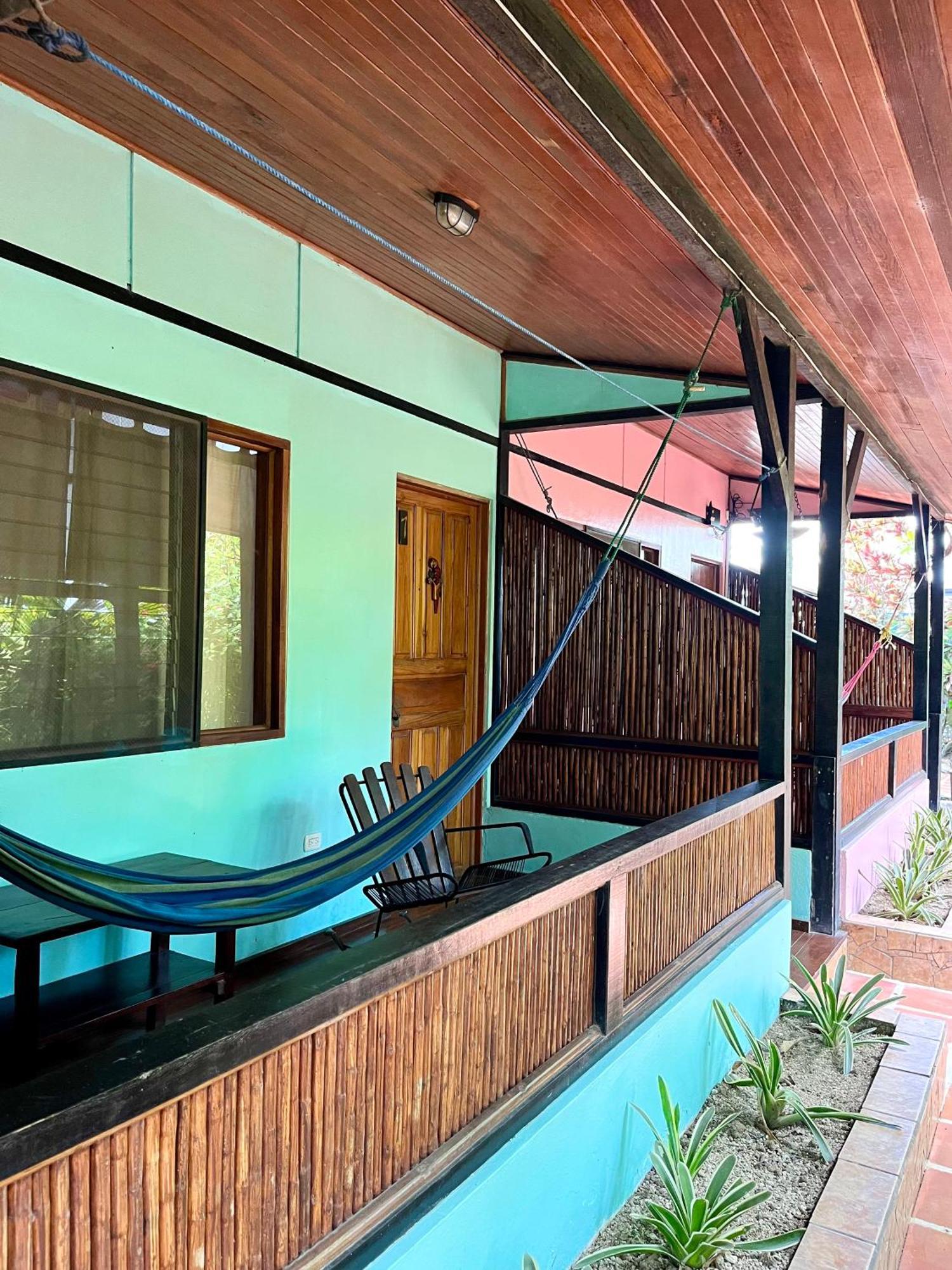 El Clan Hostel Puerto Viejo de Talamanca Eksteriør bilde